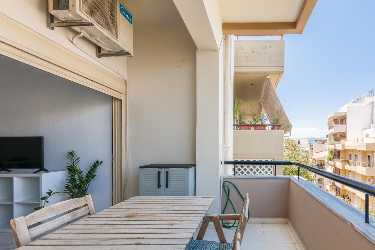 Lovely Apartment Close To The City Center イラクリオン エクステリア 写真